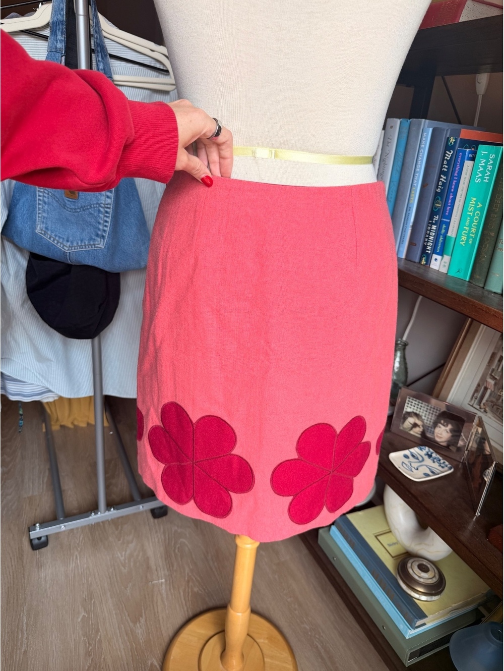 Vintage Boden Pink Wool Skirt with Burgundy Floral Appliqué Size 6 - Picture 3 of 7